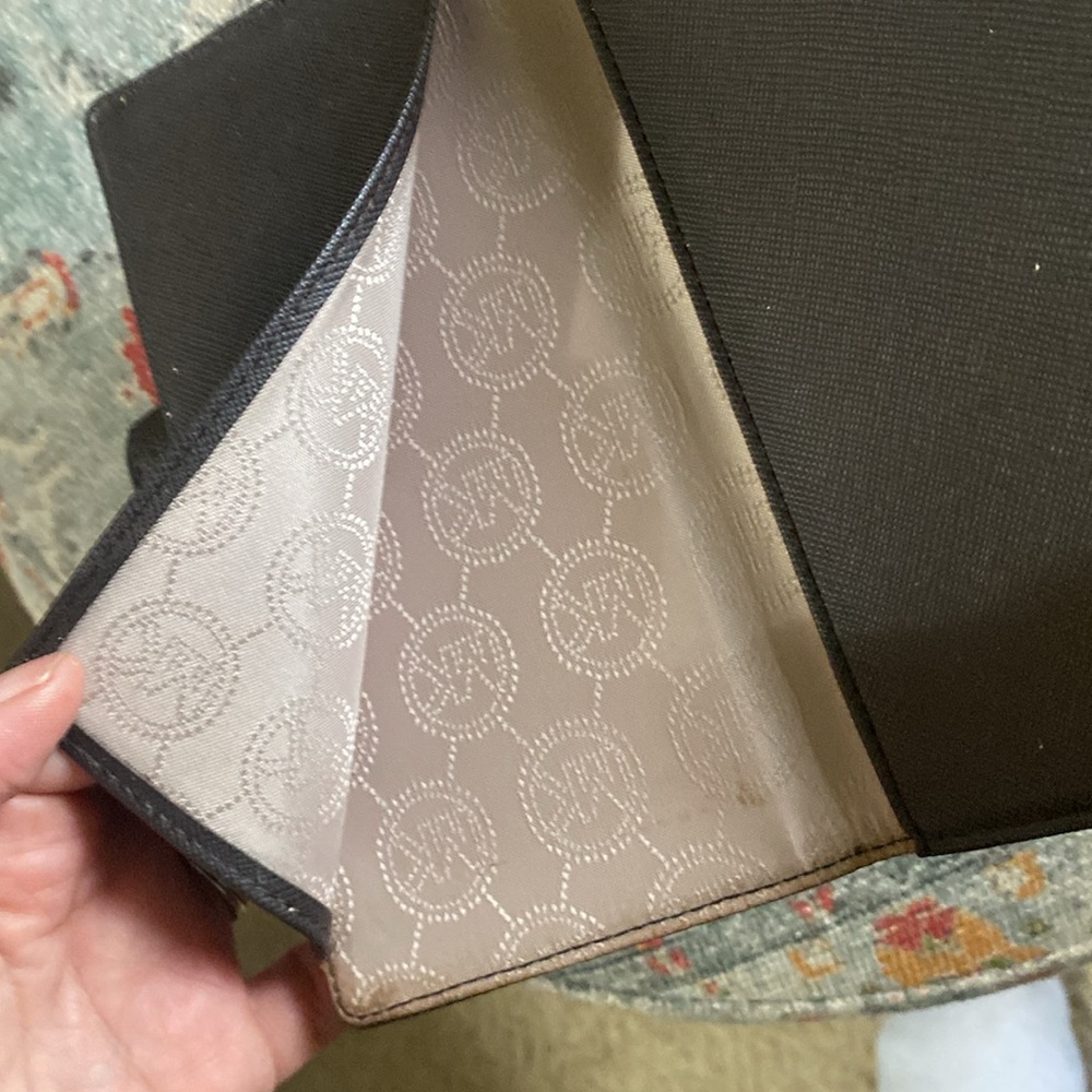 MICHAEL KORS WALLET & CHECK BOOKLET COVER - Picture 4 of 8